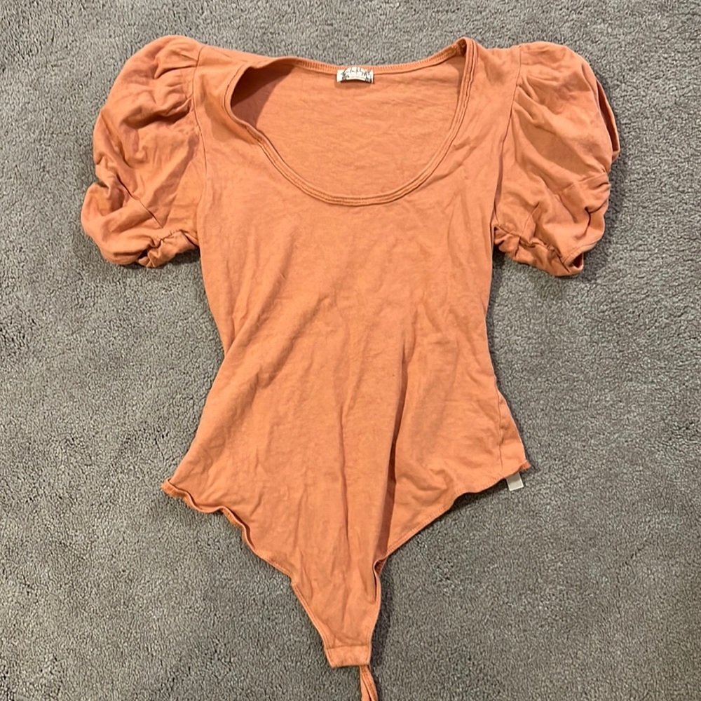 Ruffled short sleeve body suit.